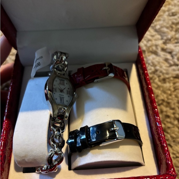 Watch - Picture 2 of 5